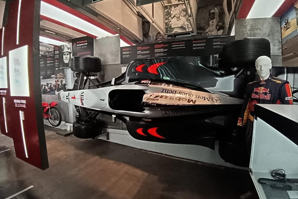 McLaren MP4/13