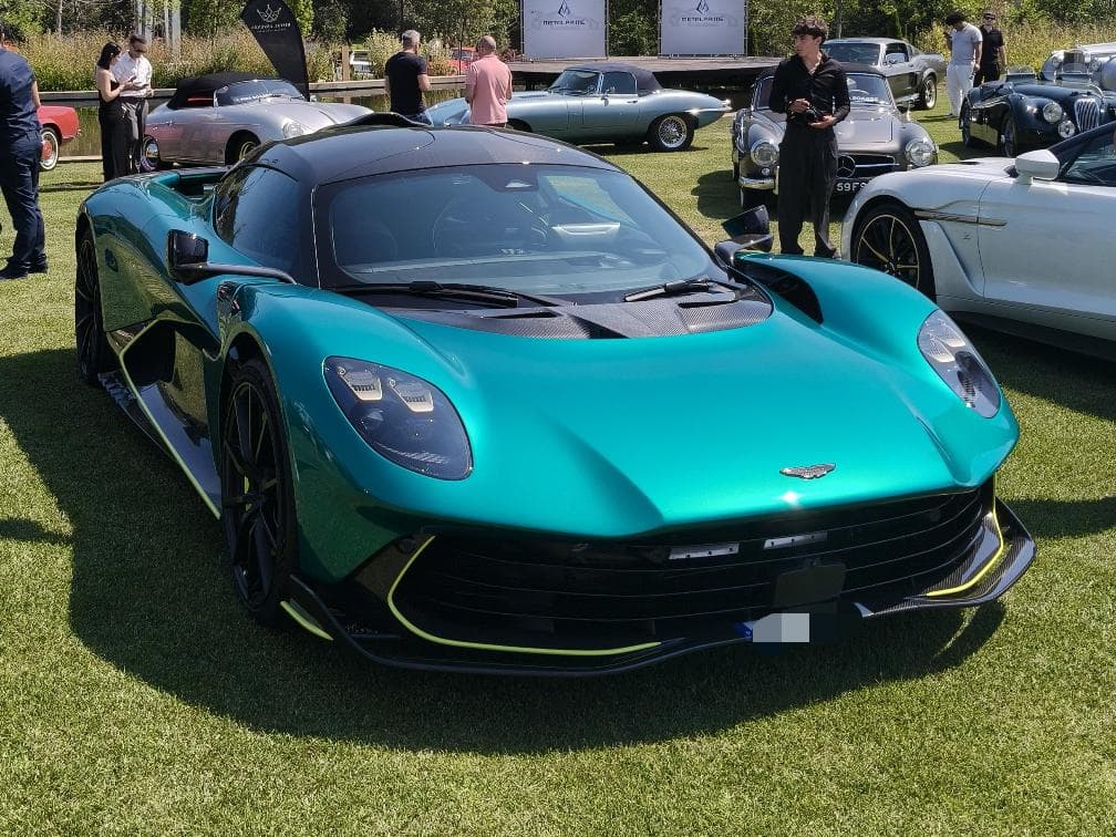 Aston Martin Valhalla