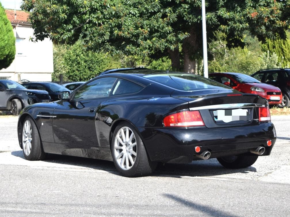 Aston Martin Vanquish S