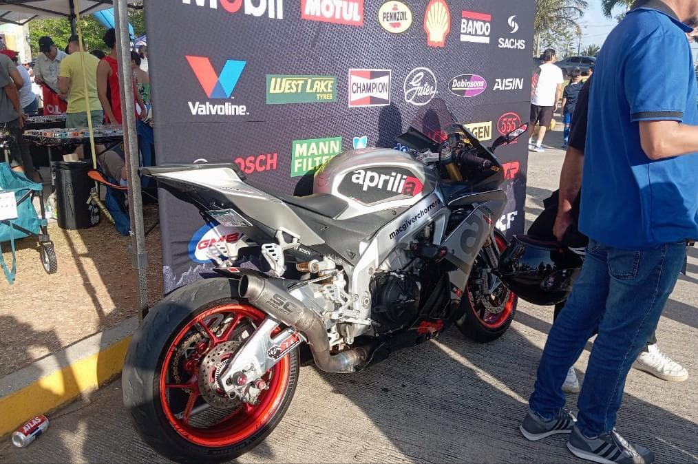 Aprilia RSV4 Factory