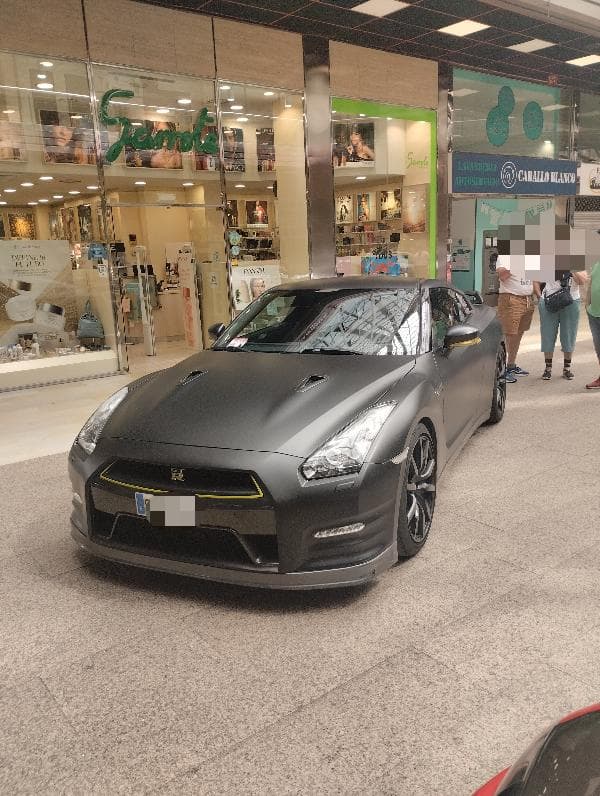 Nissan GT-R