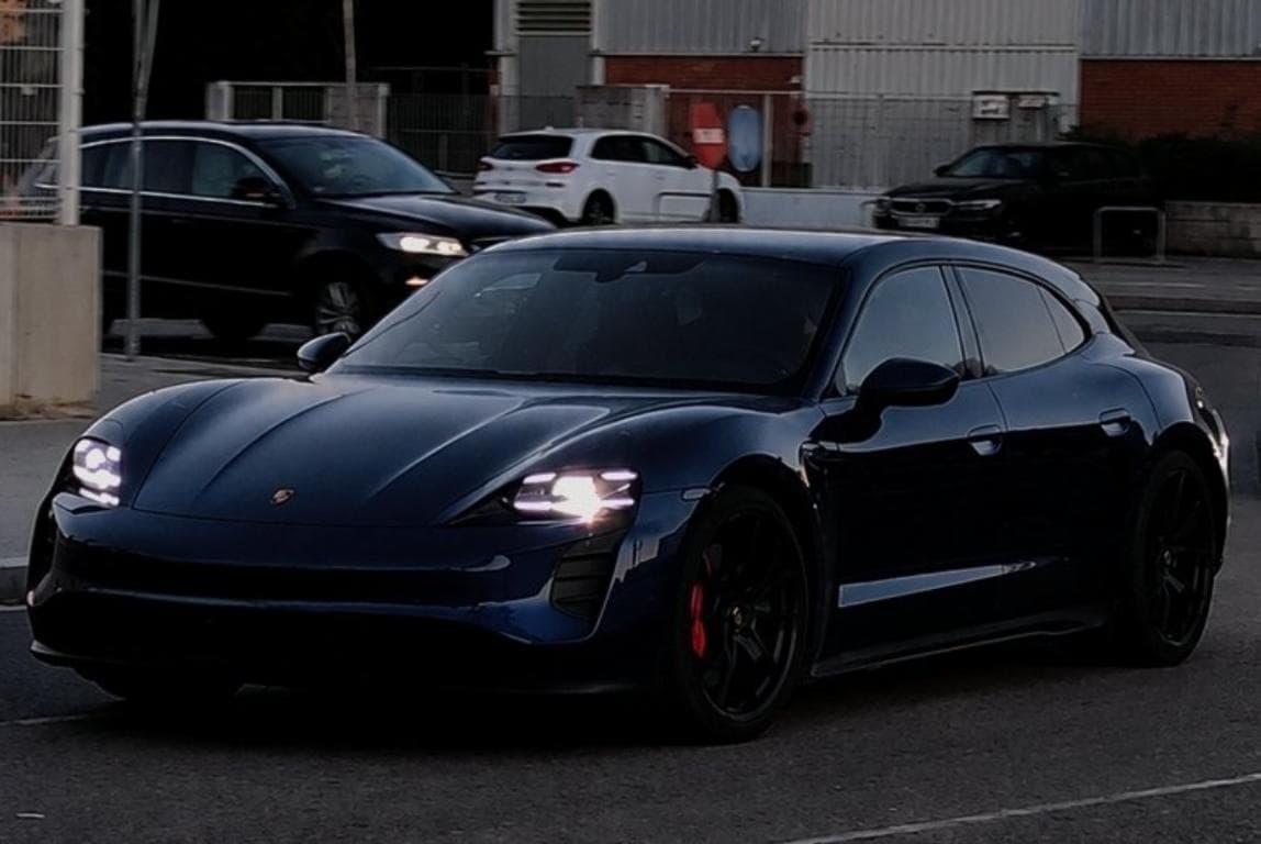 Porsche Taycan GTS Sport Turismo Y1A