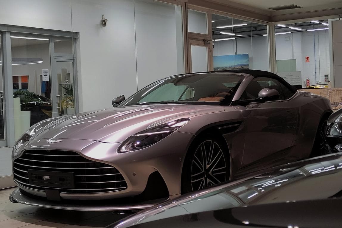 Aston Martin DB12 Volante