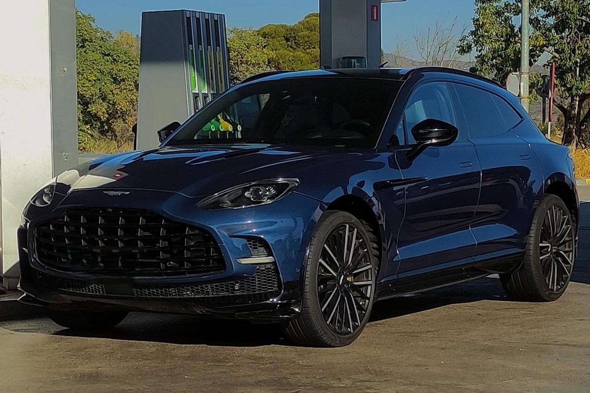 Aston Martin DBX 707