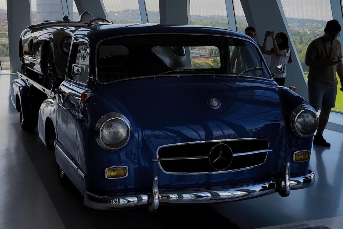 Mercedes Renntransporter Réplica
