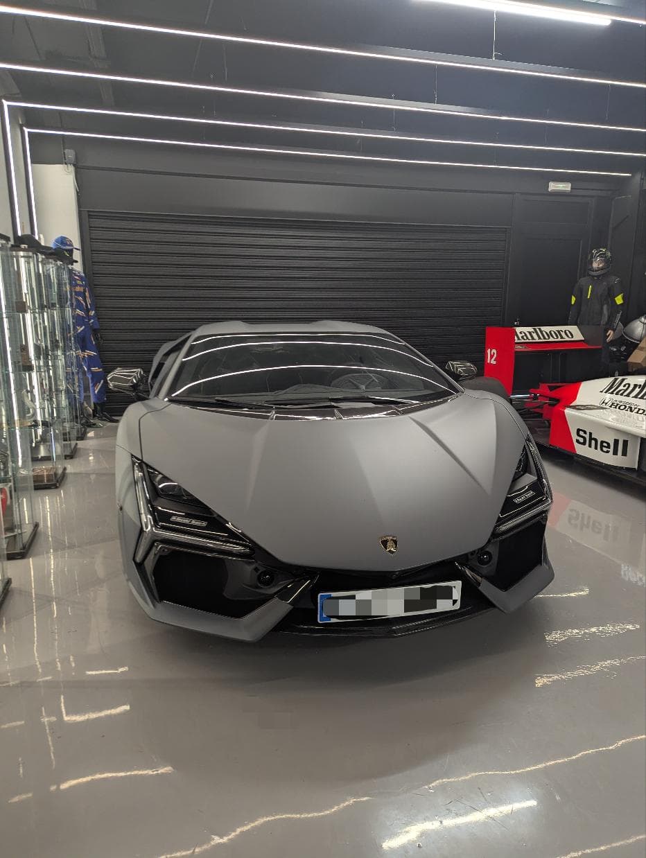 Lamborghini Revuelto