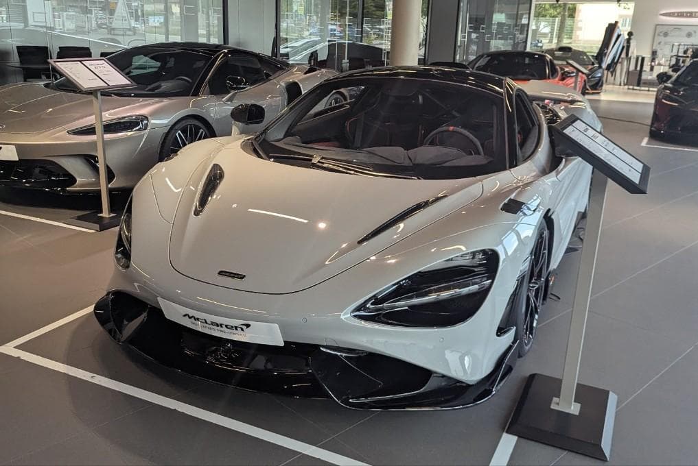 McLaren 765LT, foto original